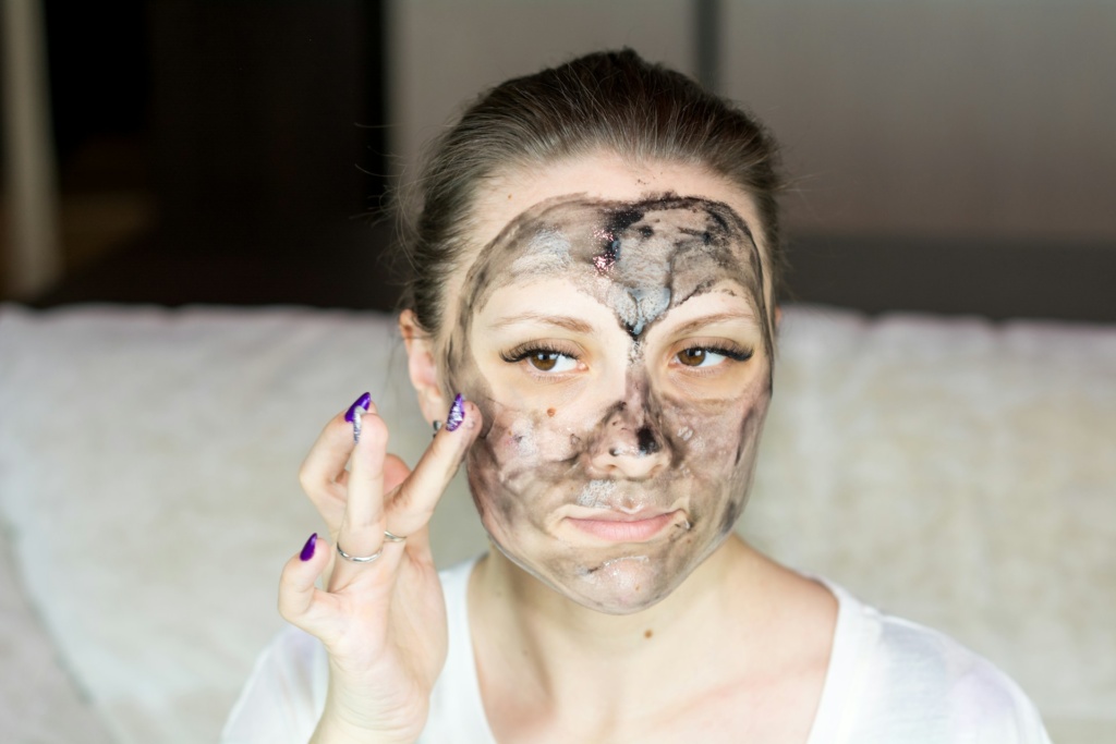 How to Use a Facial Kit at Home for Maximum Benefits