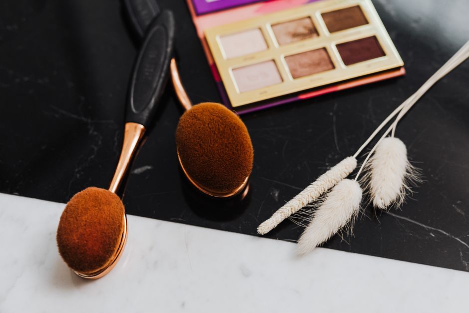 How to Clean Makeup Brushes and Dry Them Properly How to Clean Makeup Brushes and Dry Them Properly