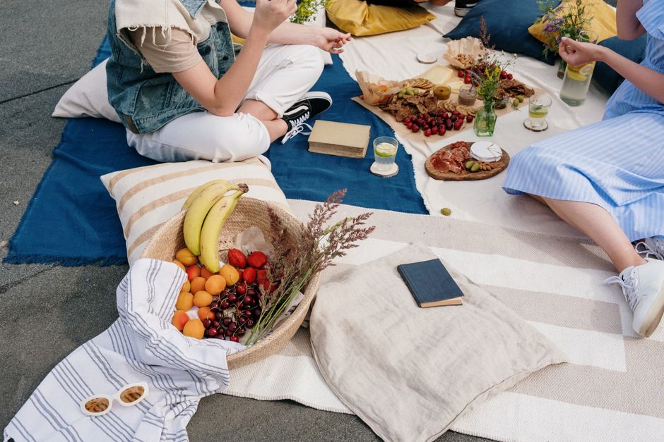 Easy Picnic Lunches for a Sunny Afternoon with Friends Easy Picnic Lunches for a Sunny Afternoon with Friends