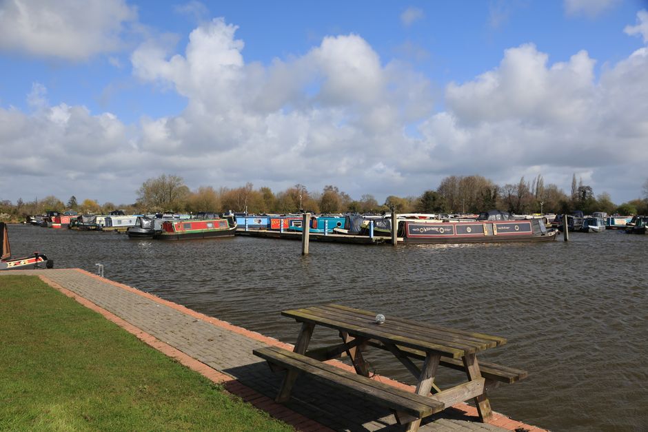 A First Canal Boat Holiday in England: What to Expect A First Canal Boat Holiday in England: What to Expect