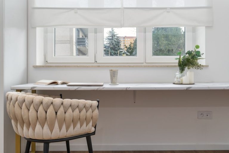 How to Make a Small Reading Corner for Autumn Evenings